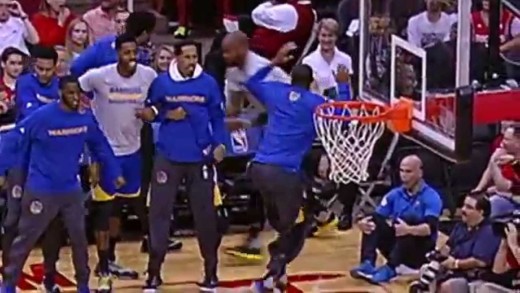 Andre Iguodala has a hilarious reaction to Harrison Barnes’ dunk