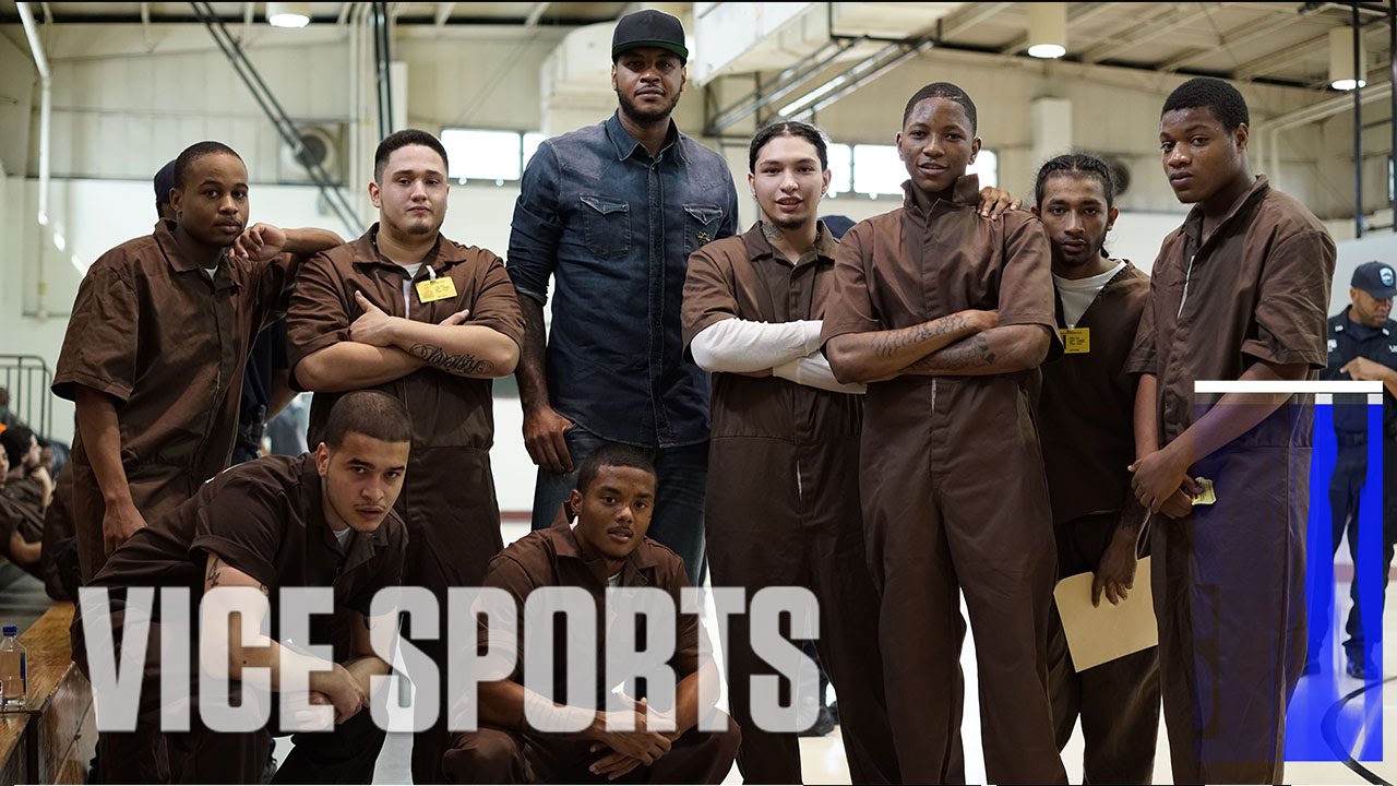 Carmelo Anthony visits Rikers Island