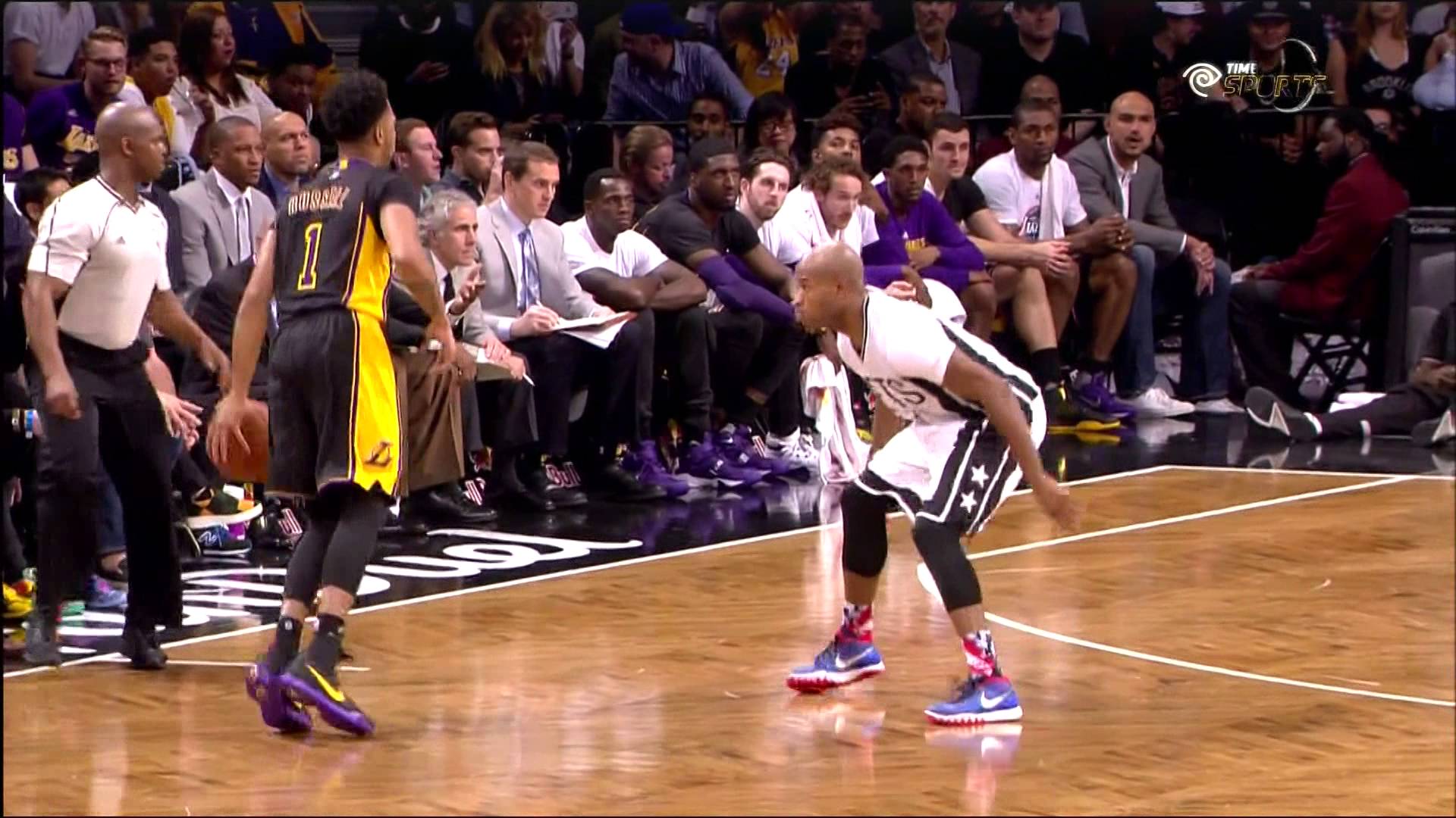 D'Angelo Russell drops Jarret Jack with a nice crossover