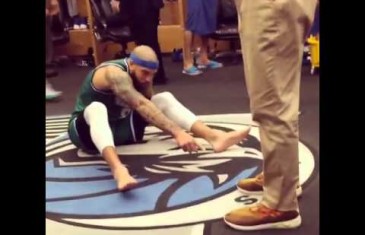 Deron Williams with a hilarious “what are those?”