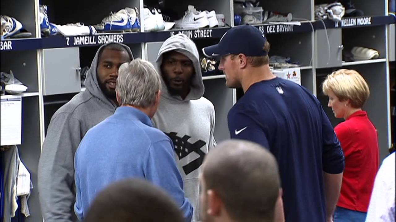 Dez Bryant curses out reporters in Cowboys locker room!