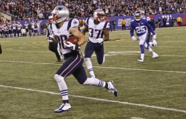 Danny Amendola misses sure touchdown after being tripped up by teammate