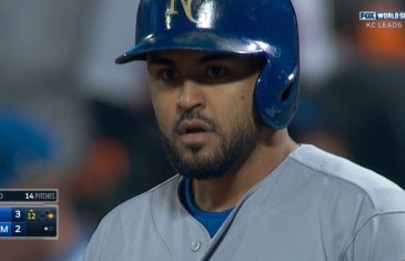 Royals bench player Christian Colon comes up with World Series winning hit