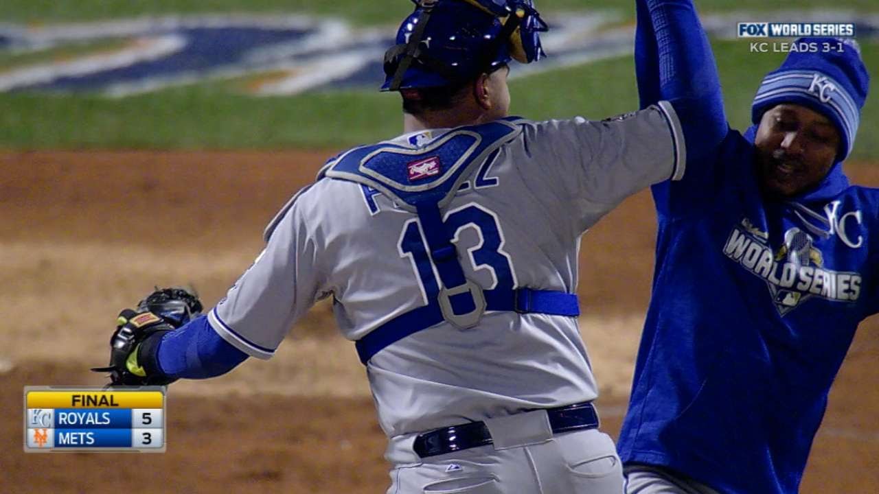 Royals turn two on liner to win Game 4