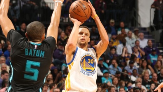 Steph Curry hits the rainbow 3-pointer vs the Charlotte Hornets