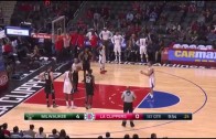 Blake Griffin hits a free throw when the lights go out