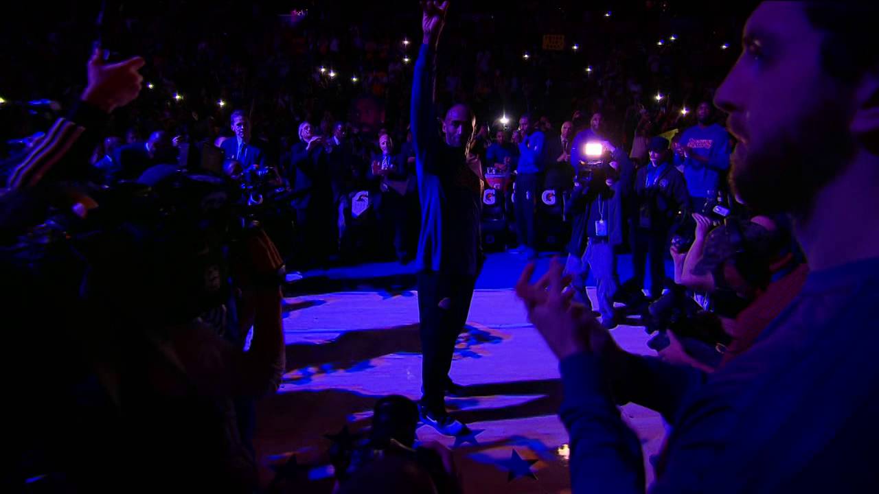 Kobe Bryant gets standing ovation from Philadelphia fans