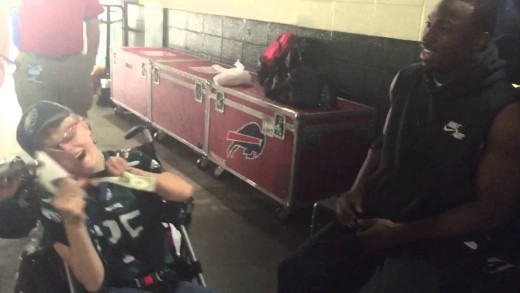 LeSean McCoy makes a dream come true for a young Eagles fan