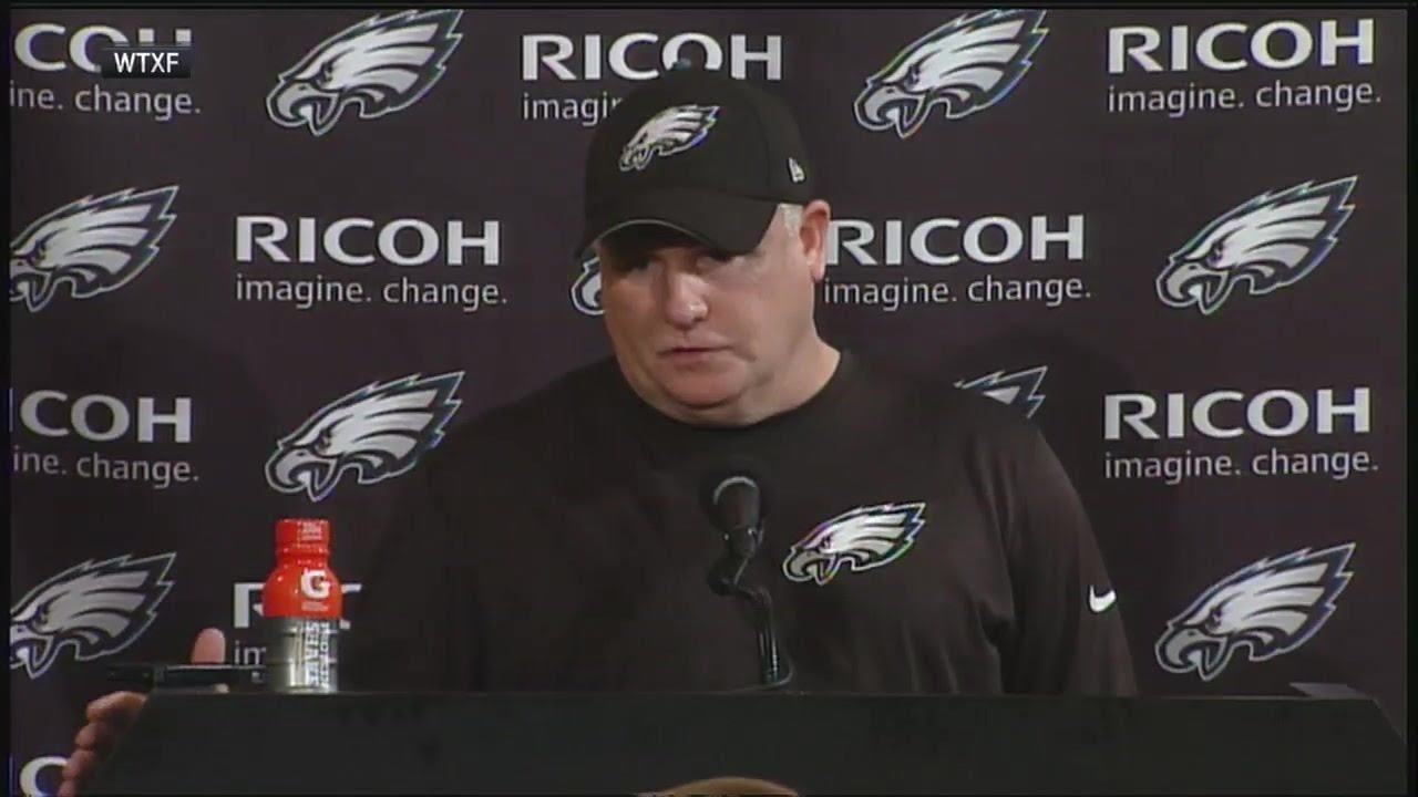Lights literally go out on Chip Kelly during presser