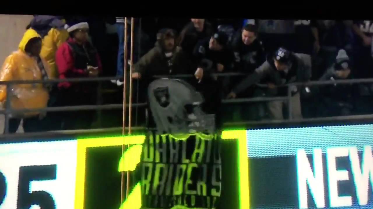 Raiders fan flips the bird at the refs after being told to take down his sign