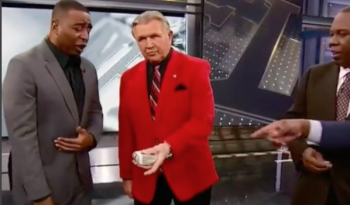 Mike Ditka pulls out a wad of cash during ESPN NFL Countdown