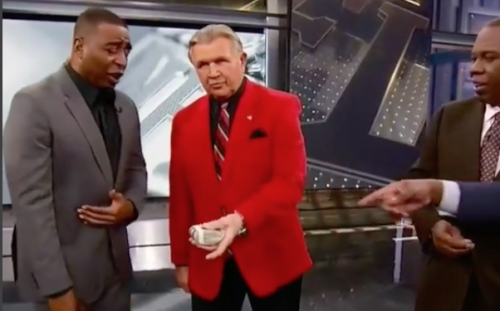 Mike Ditka pulls out a wad of cash during ESPN NFL Countdown