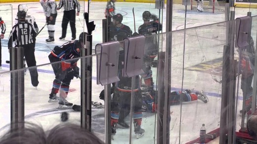 AHL player gets knocked out cold in hockey fight