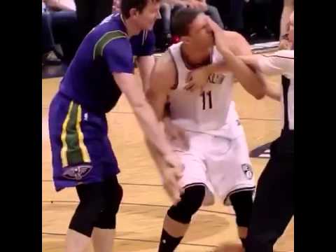 Brook Lopez gets poked in the eye by a ref trying to help