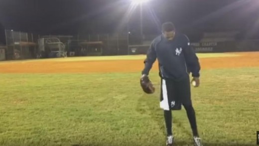 Aroldis Chapman makes 100 MPH look easy in Yankees warmup