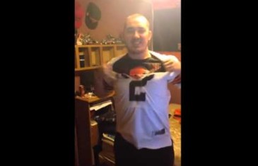 Cleveland Browns fan rips his Johnny Manziel jersey