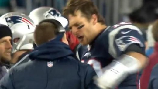 Tom Brady hugs Patriots’ OC Josh McDaniels