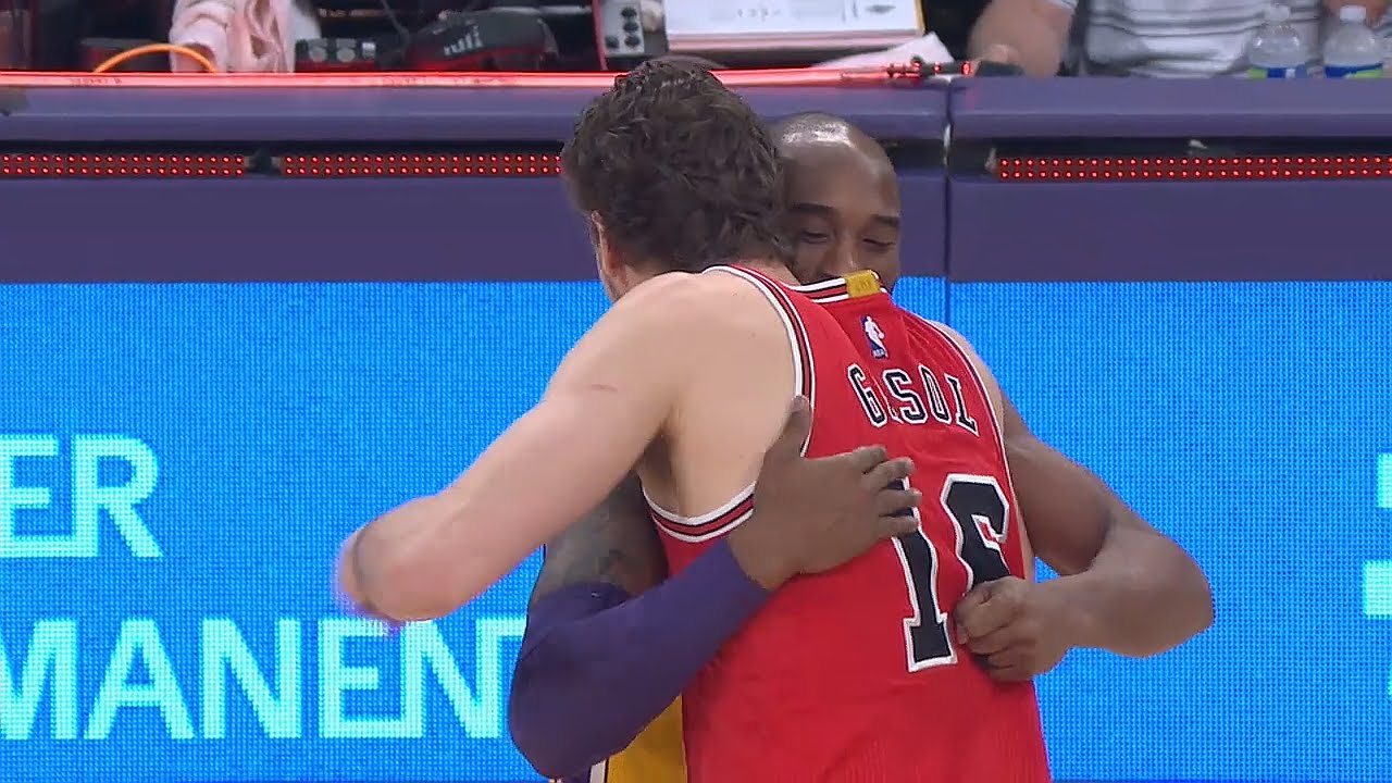 Kobe Bryant & Pau Gasol hug it out before Bulls vs. Lakers tip
