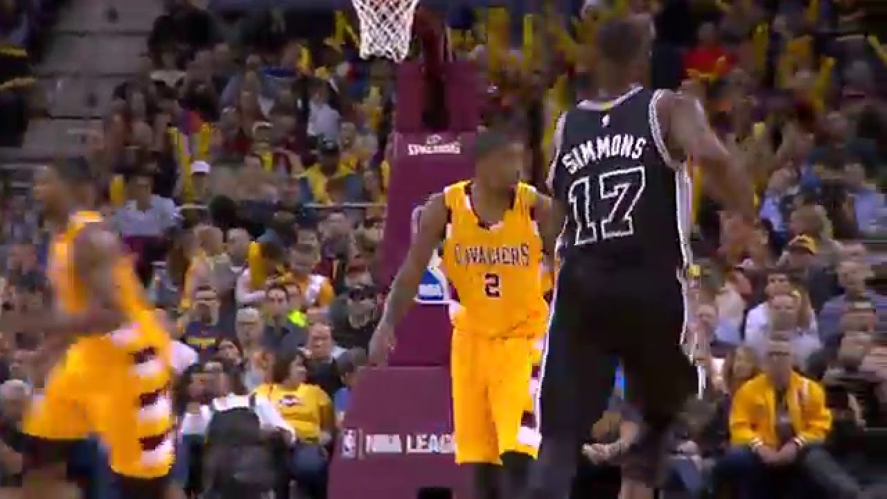 Kyrie Irving shows off his left hand vs. the Spurs
