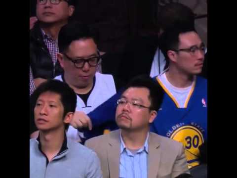 Lakers fan switches sides to the Warriors mid-game!