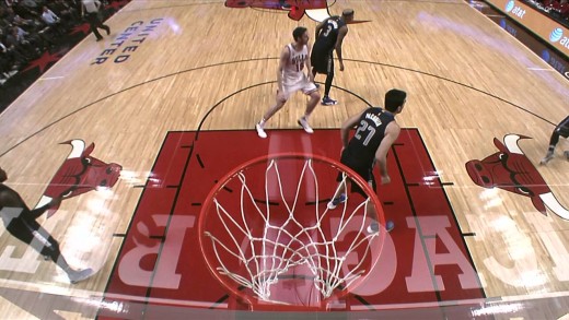 Pau Gasol with a beautiful pass to Derrick Rose