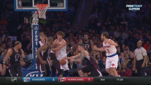 Robin Lopez ejected for hitting Chris Paul