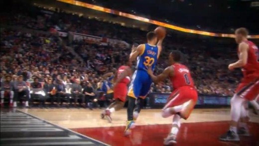 Curry Being Curry: Steph Curry no look alley-oop to Andrew Bogut