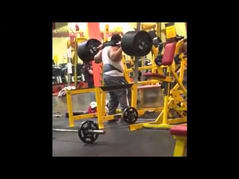 Squat fail: Weights fall off while doing squats
