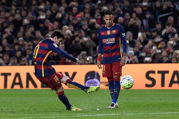 Lionel Messi scores beautiful free kick goal