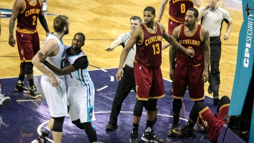 JR Smith defends LeBron James & shoves Spencer Hawes