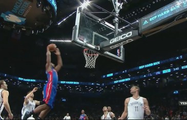 Andre Drummond with the off the back board slam from Brandon Jennings
