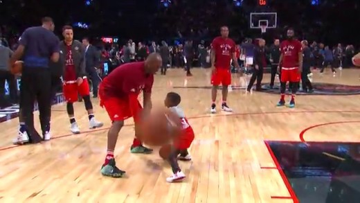 Cute: Chris Paul’s son strips Kobe Bryant of the rock