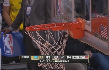 DeAndre Jordan’s slam dunk literally breaks the rim