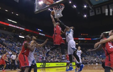 DeMar DeRozan with the massive slam on the Timberwolves