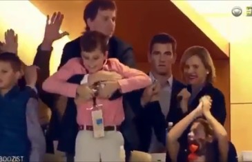 Eli Manning with an “interesting” reaction to Peyton Manning winning