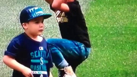 Felix Hernandez’ son pitches exactly like him