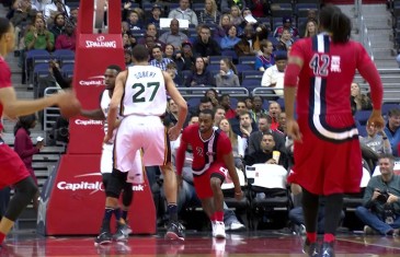 John Wall goes behind the back for a beautiful lay up