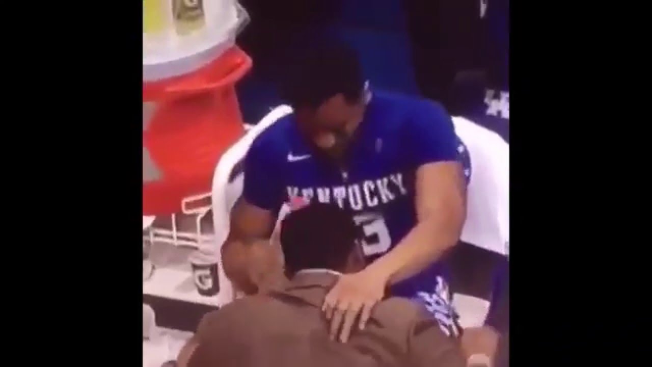 Kentucky player Isaiah Briscoe gets caught in a VERY awkward shot