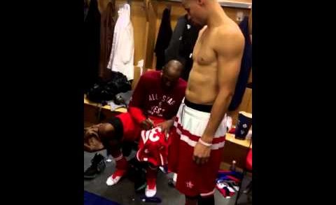 Steph Curry Honors Kobe Bryant by Asking for His Autograph