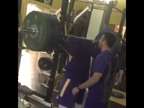 LSU RB Leonard Fournette squats 405 LB's with ease