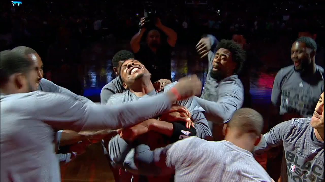 Paul Pierce gets faked stabbed by his Clippers teammates