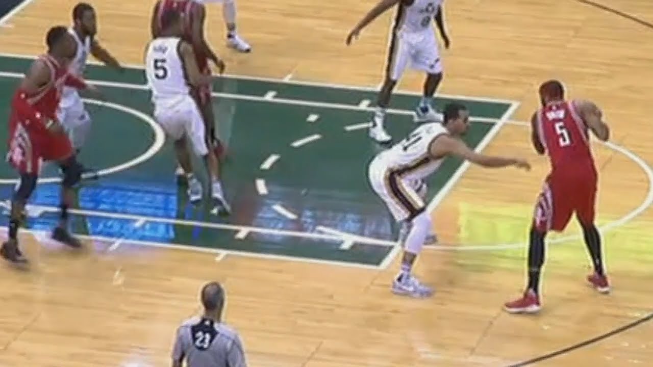 Shaqtin: Josh Smith with a blatant no call travel