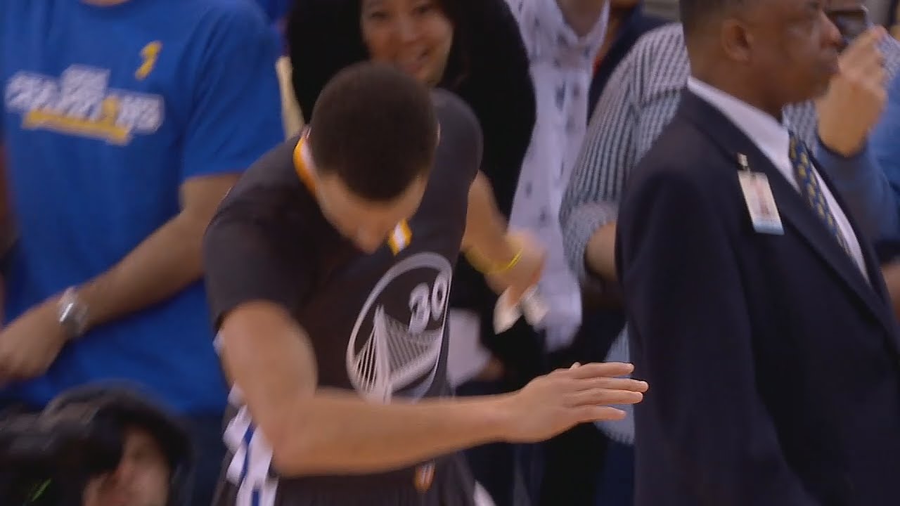 Steph Curry hits the dab after a beautiful assist