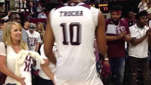 Von Miller sings Aggie War Hymn after Texas A&M beats Kentucky