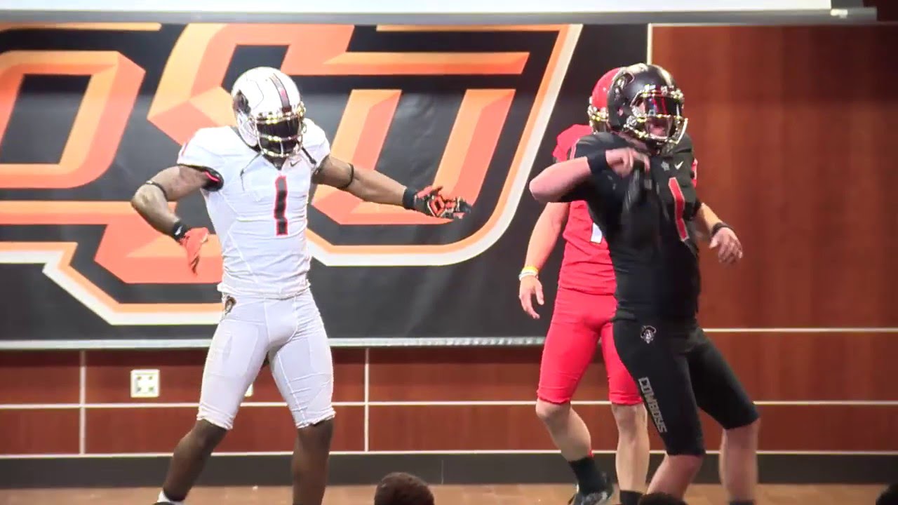 Dez Bryant surprises Oklahoma State football in new uniforms