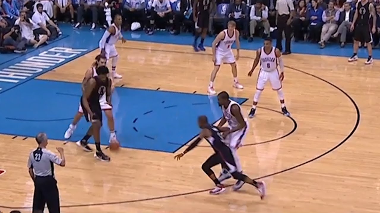 Did Chris Paul intentionally hit Kevin Durant in the groin?