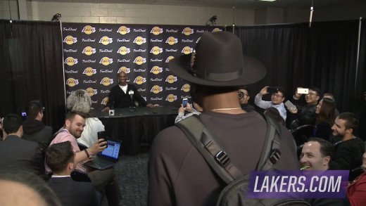 Dwyane Wade interrupts Kobe Bryant’s post game presser