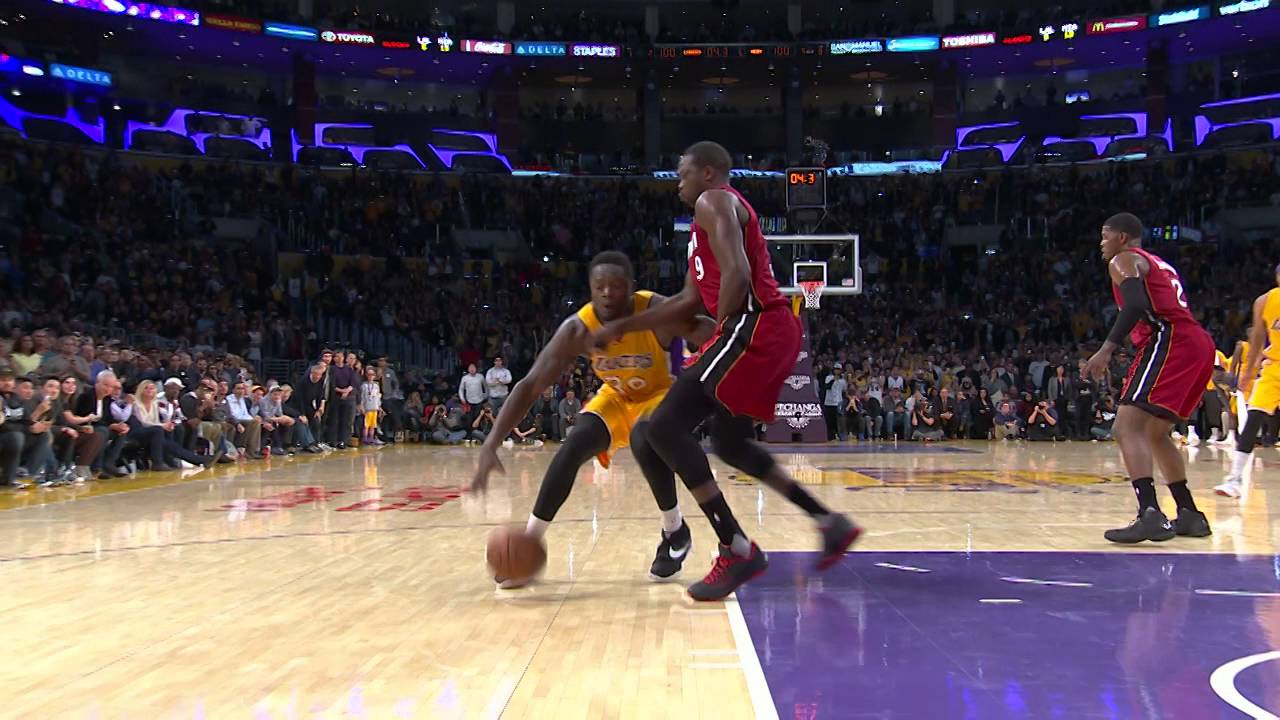 Julius Randle hits game winning floater for the Lakers