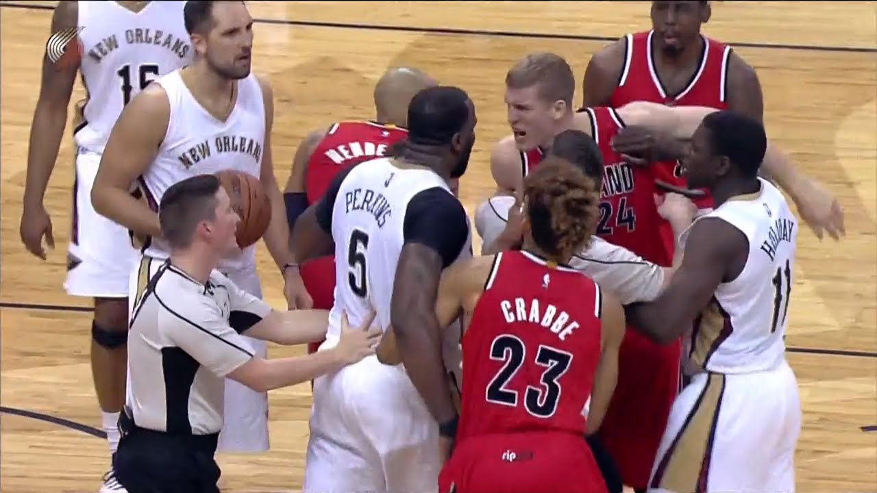 Kendrick Perkins ejected for clotheslining Damian Lillard