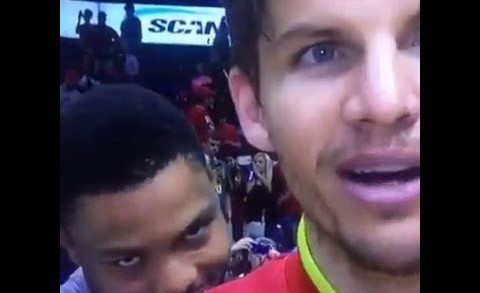 Kent Bazemore with a hilarious video bomb of Kyle Korver